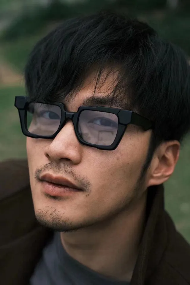Black Rectangular Frame Thick Temples Sunglasses 5
