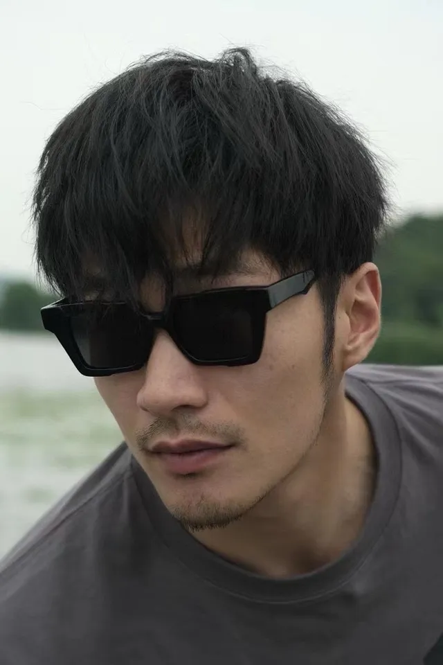 Black Rectangular Frame Thick Temples Sunglasses 8