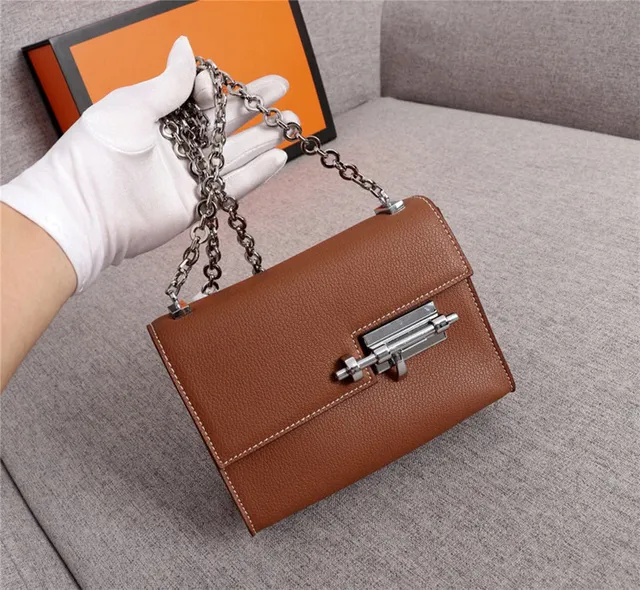Sac à Chaîne en Cuir Noir Argent Structuré Pebbled avec Fermoir Toggle-Style 10