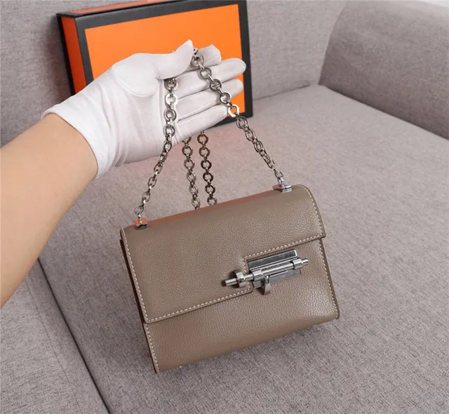 Sac à Chaîne en Cuir Noir Argent Structuré Pebbled avec Fermoir Toggle-Style 18