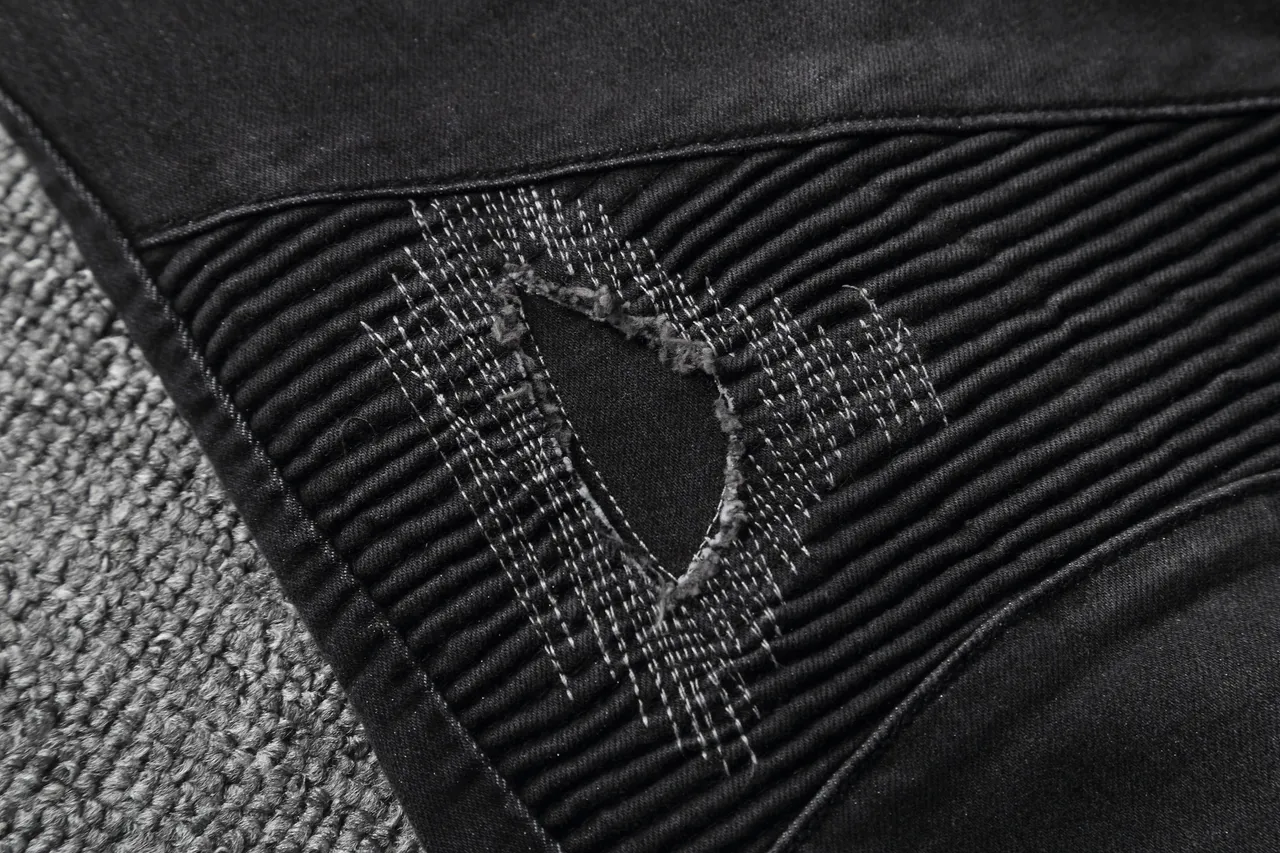 Black White Distressed Zippered Pockets Shorts 13