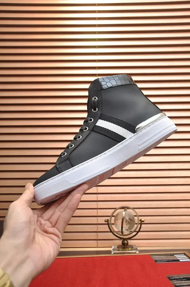 Black White High-Top Crocodile-Textured Collar Sneakers 6