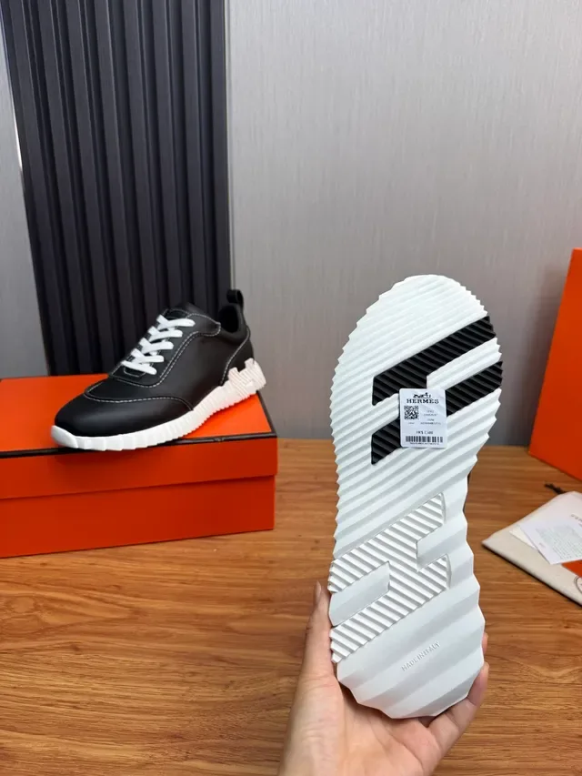 Black White Leather Upper Contrast Stitching Sneakers 2