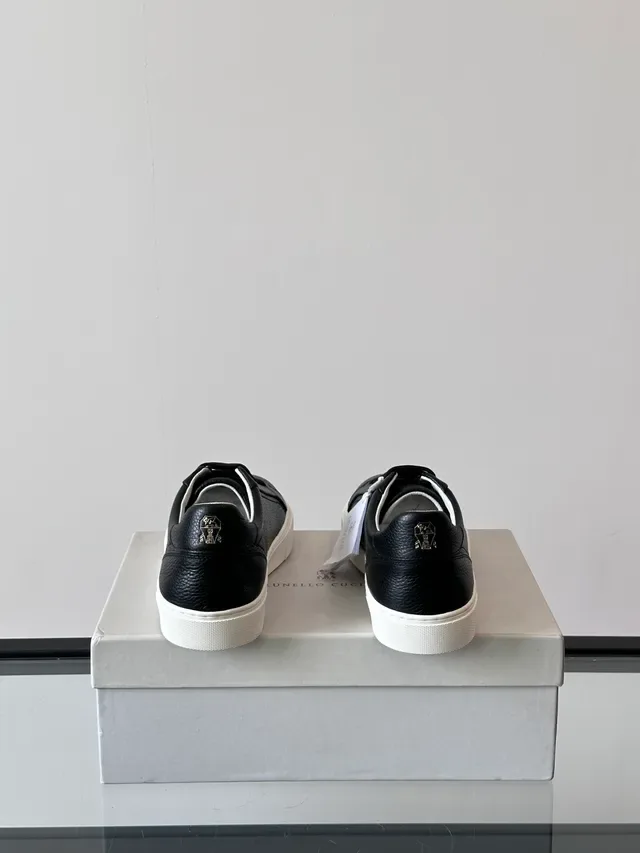 Black White Pebbled Leather Upper Low-Top Silhouette Sneakers 3