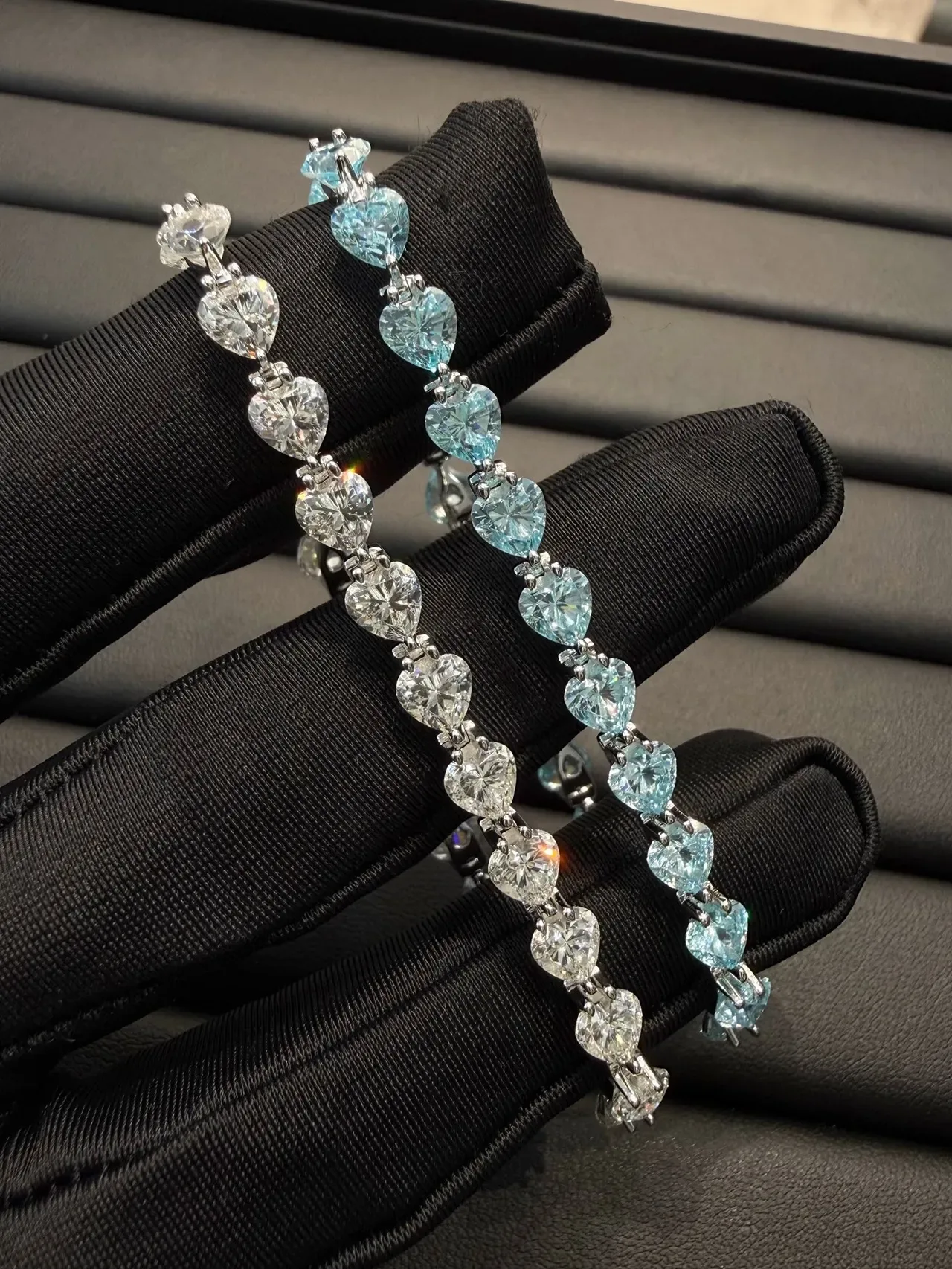 Blue White Heart-Shaped Faceted Stones Linked Chain Construction Necklace 7