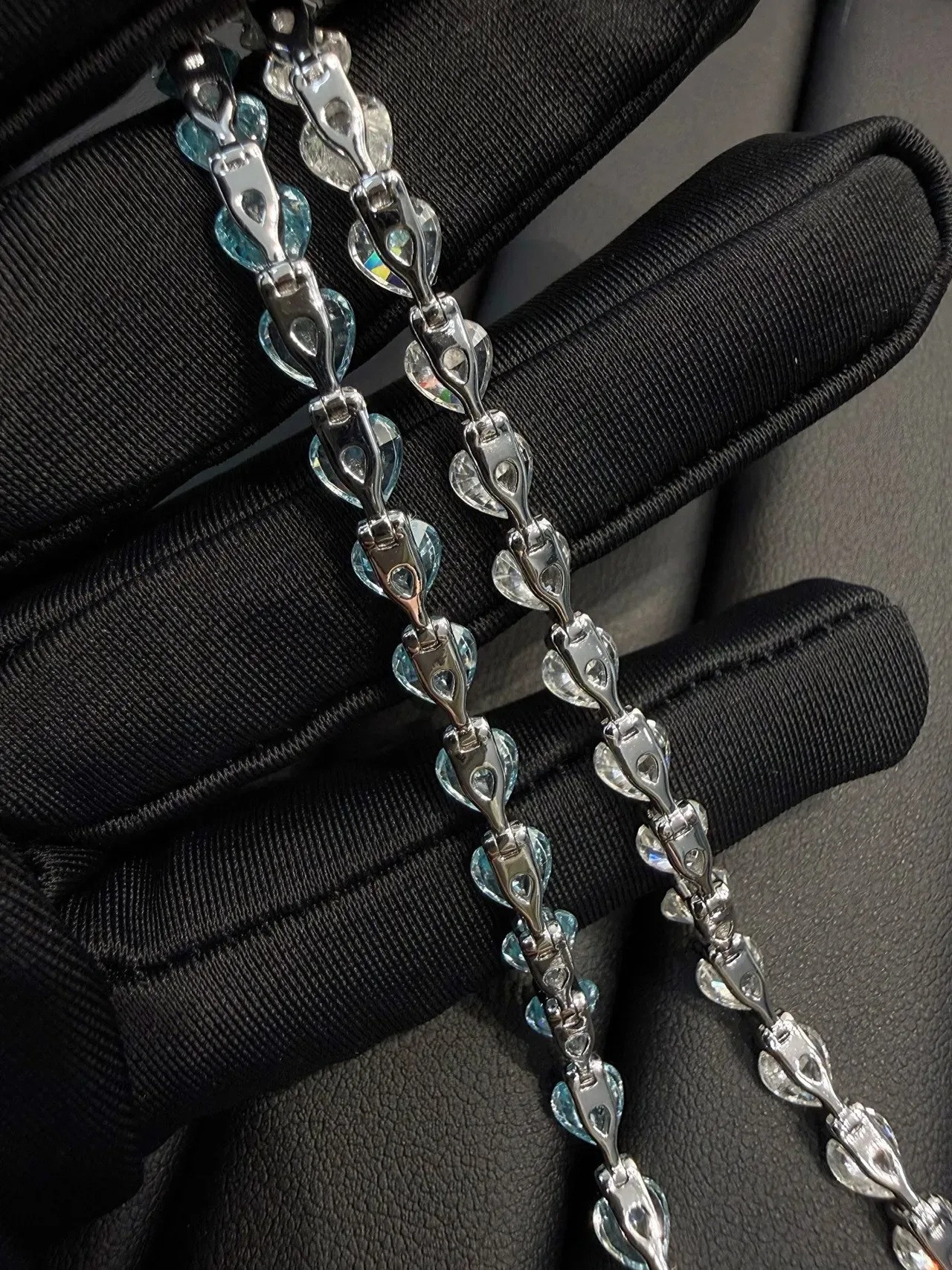Blue White Heart-Shaped Faceted Stones Linked Chain Construction Necklace 8