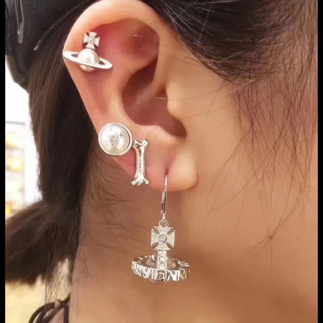 Bone-Shaped Polished Silver Stud Earrings 2