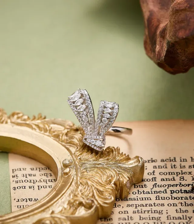 Bow-Shaped Pavé Crystal Ring 4