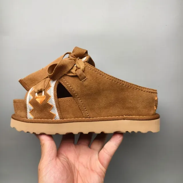Brown Beige Platform Sole Ribbon Tie Closure Sandals 7