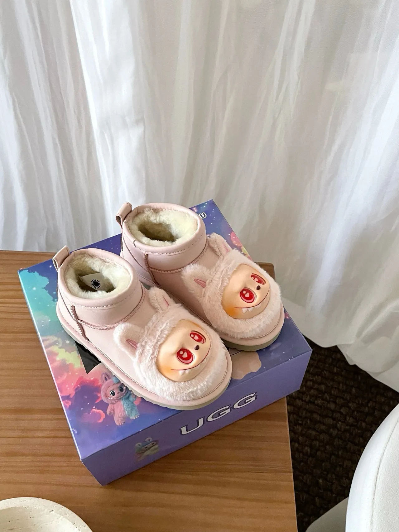 Brown Beige Plush-Lined Character-Face Appliqué Boots 7