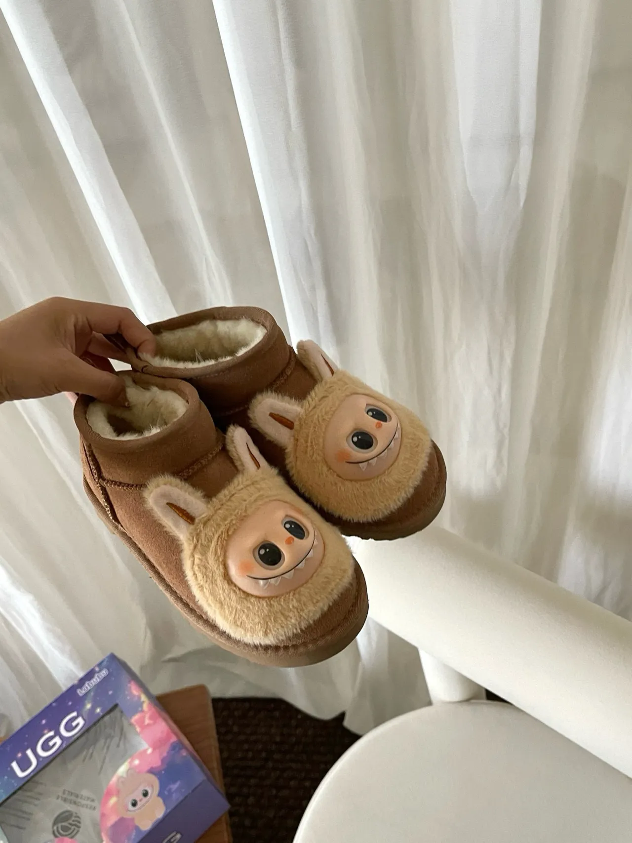 Brown Beige Plush-Lined Character-Face Appliqué Boots 11