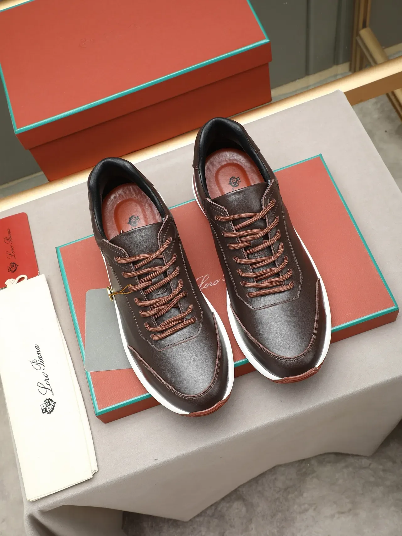 Brown Leather Low-Top Lace-Up Casual Shoe 2