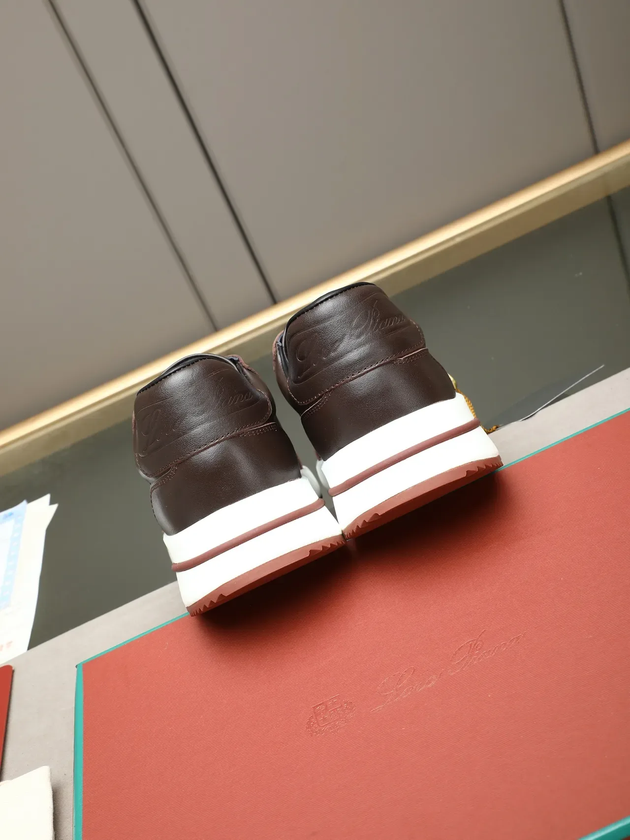 Brown Leather Low-Top Lace-Up Casual Shoe 3