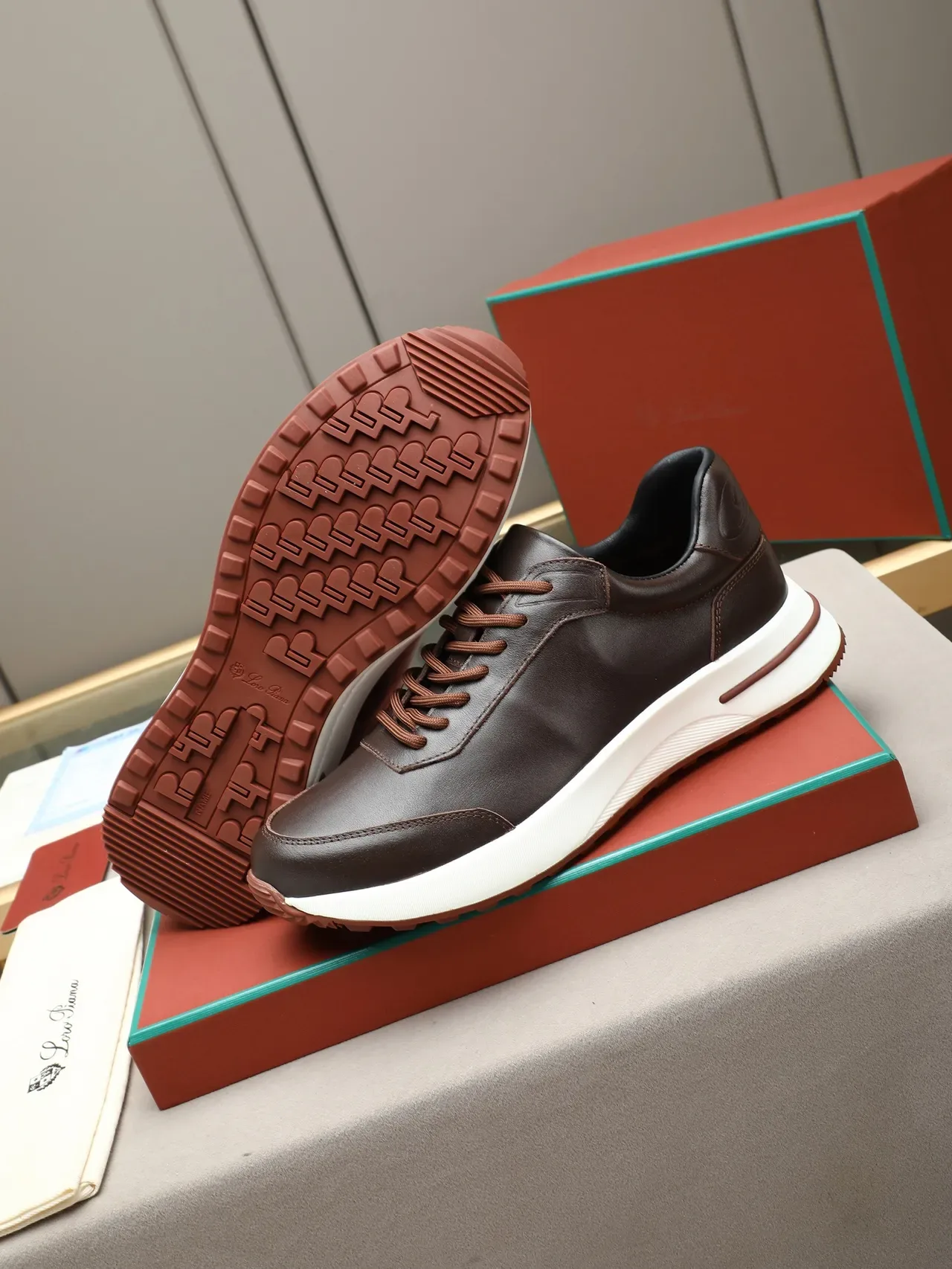 Brown Leather Low-Top Lace-Up Casual Shoe 4