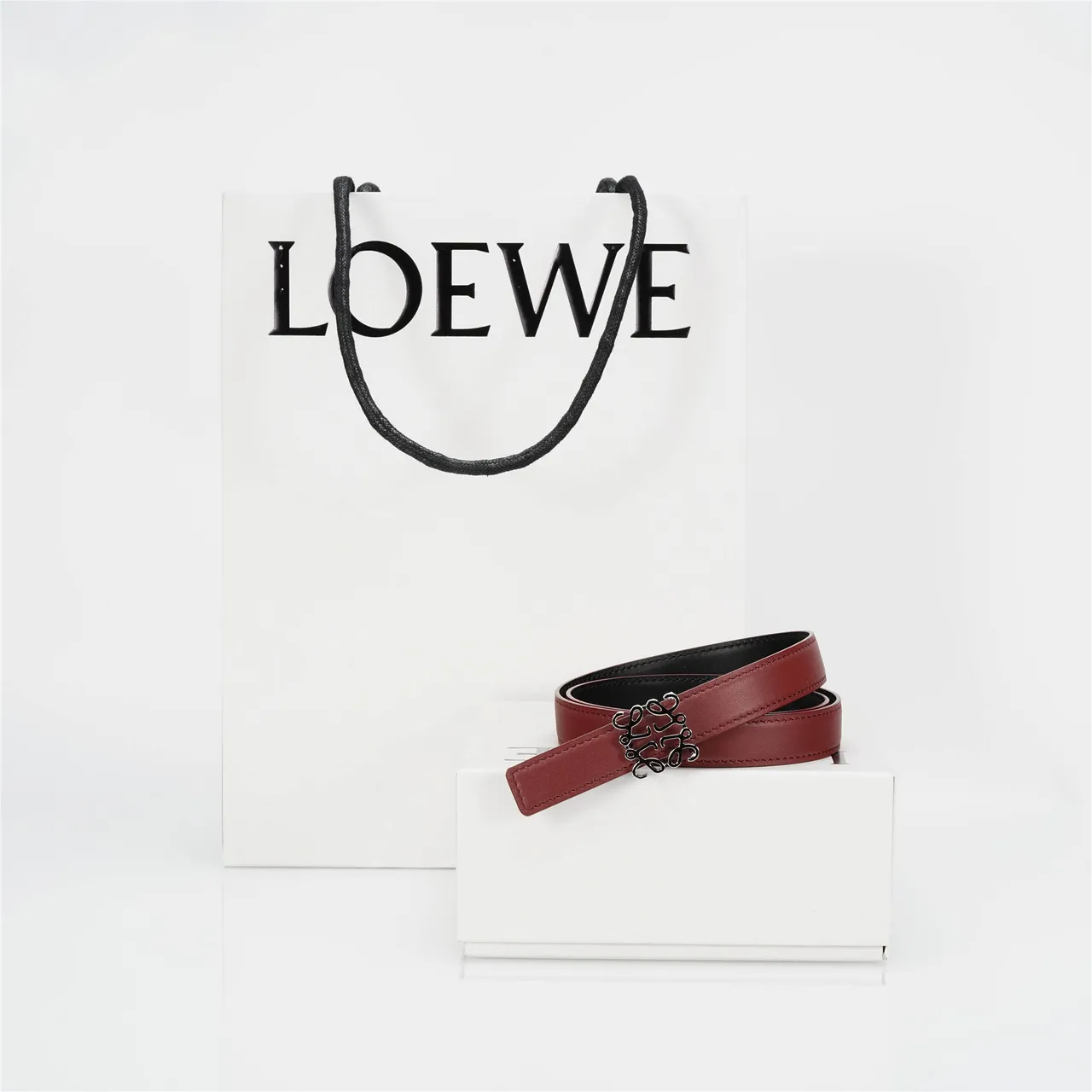 Ceinture en cuir slim avec détail de couture sur le bord couleur bordeaux noir 3