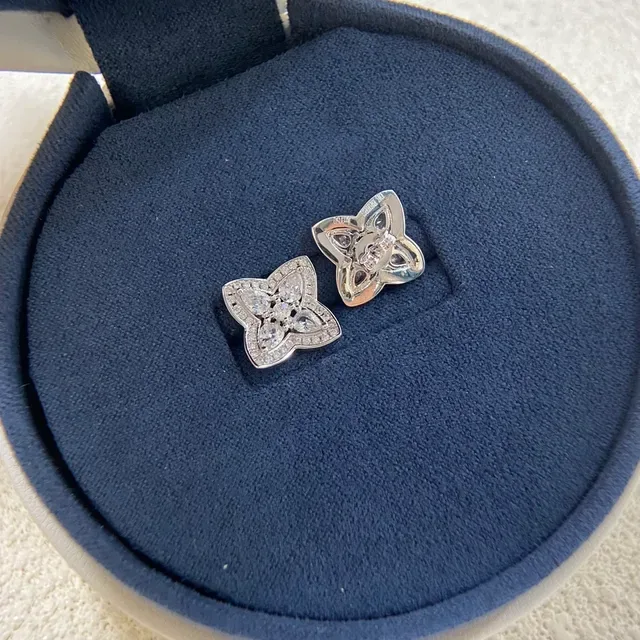 Butterfly-Shaped Pavé Crystal Stud Earrings 4
