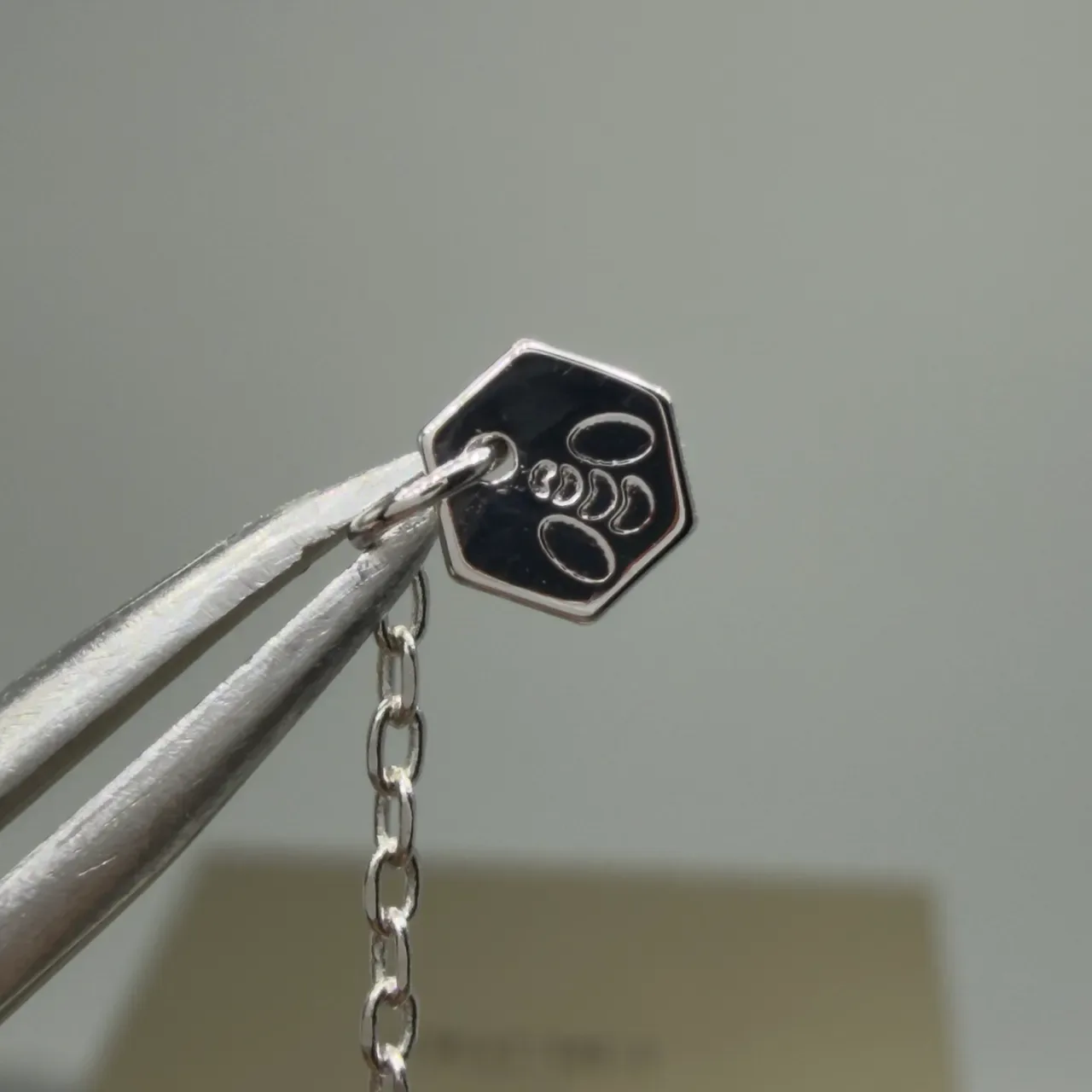 CHAUMET Two-Tone Hexagonal Crystal Pendant Necklaces 3