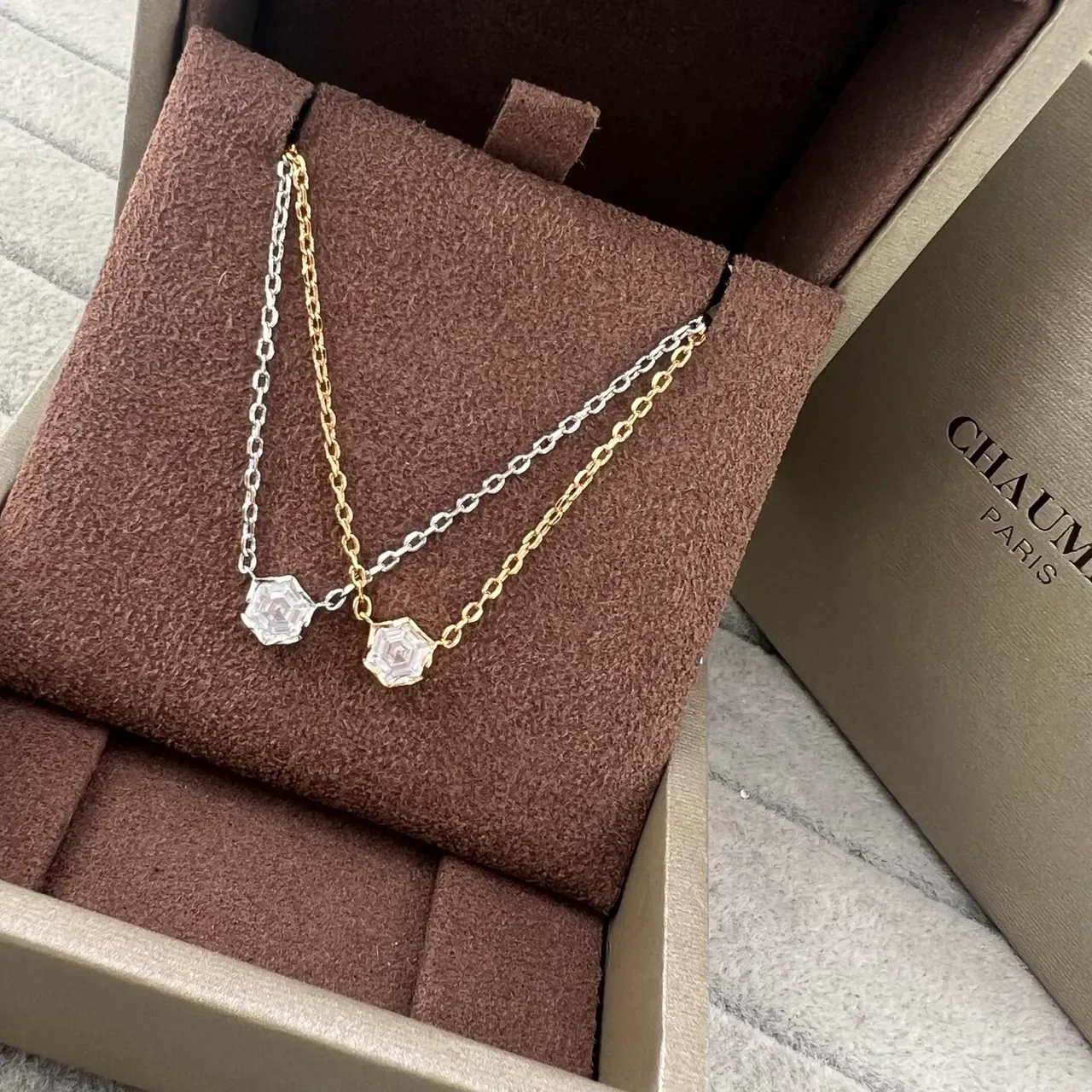 CHAUMET Two-Tone Hexagonal Crystal Pendant Necklaces 6