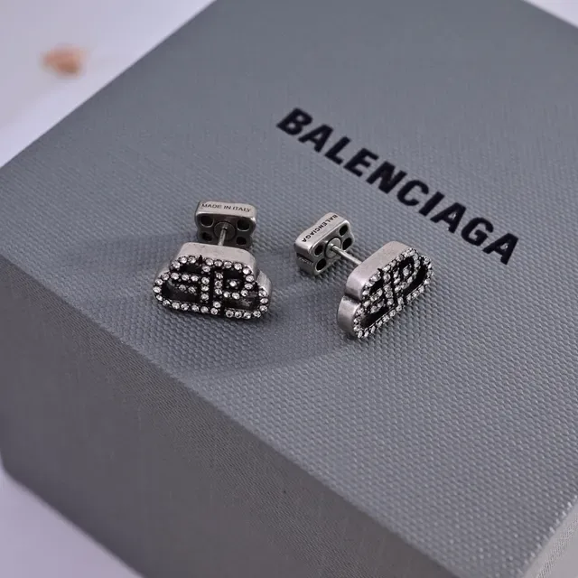 Crystal-Pavé Interlocking Motif Clip-On Earrings 5