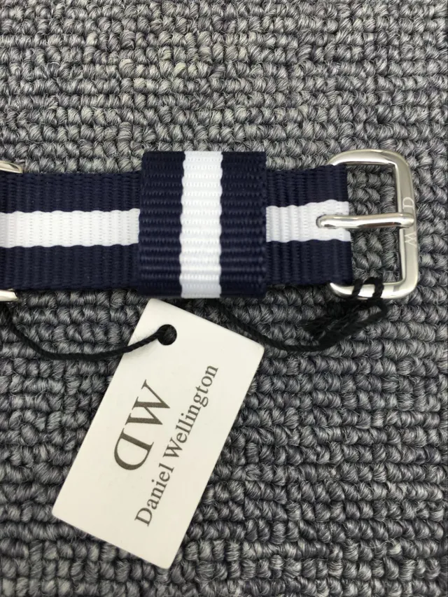 Daniel Wellington Classic Petite Red Line Quartz Watch 4