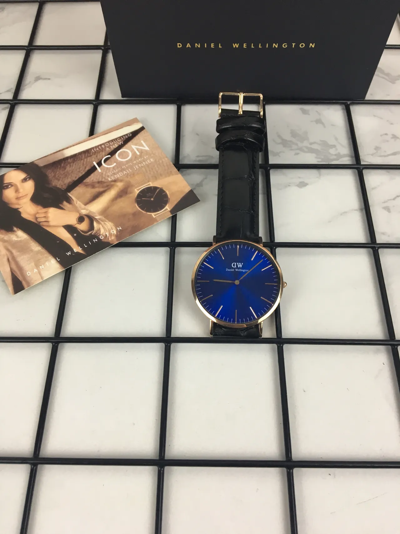 Daniel Wellington Icon Classic Petite Montre quartz bleu sunburst 2