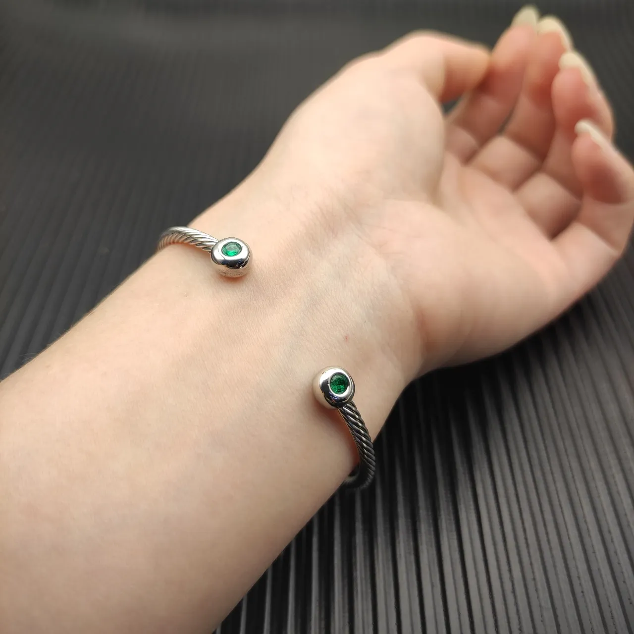 David Yurman Silver Green Cable-Twist Construction Bezel-Set Round Gemstones Bracelet 9