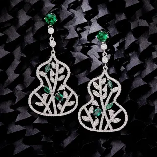Emerald and Diamond Leaf Motif Gourd-Shaped Drop Earrings