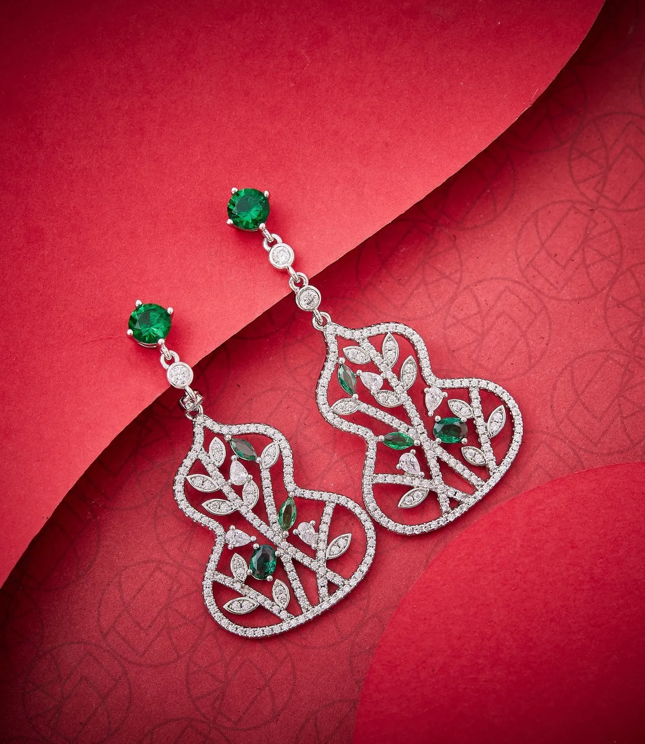 Emerald and Diamond Leaf Motif Gourd-Shaped Drop Earrings 6