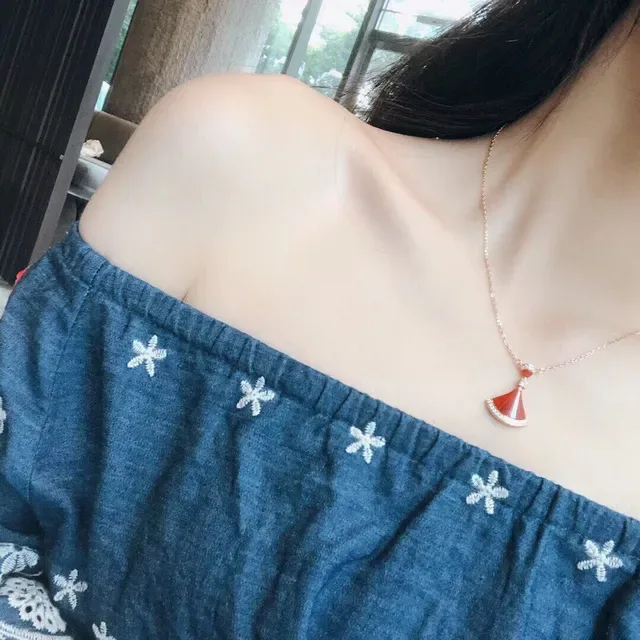 Fan-Shaped Malachite and Diamond Pendant Necklace 7