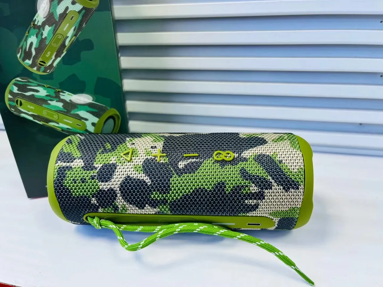FLIP6 Army Green Cylindrical Fabric-Wrapped Portable Speaker 8