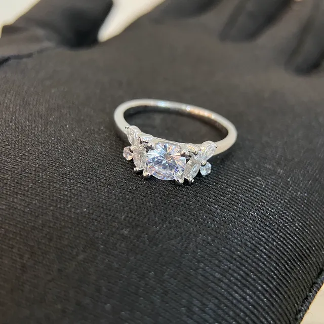 Floral Motif Three-Stone Round Cut Ring 4