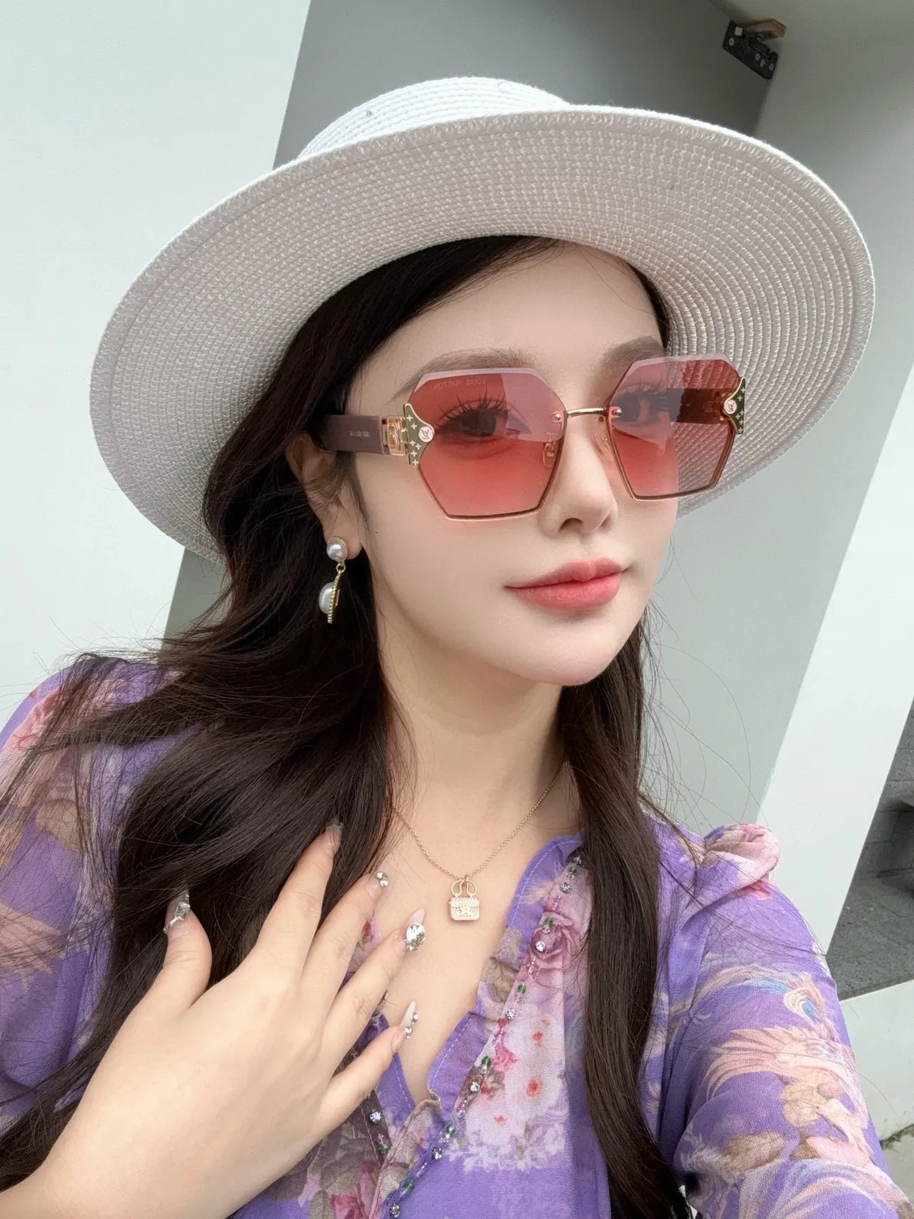 Geometric Hexagonal Frame Gradient Tinted Sunglasses 3