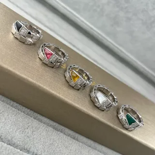 Geometric Pavé-Diamond Triangular-Stone Rings