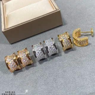 Brincos de aro com pavê em ouro e prata com bisagra