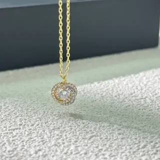 سلسلة ذهبية مع قلادة كريستال متعددة الهالو