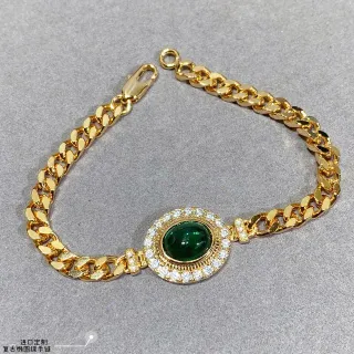 Pulsera de cadena Curb de oro con cabochón ovalado verde pavé