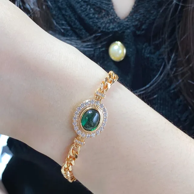 Bracelet en chaîne curb d'or cabochon ovale vert pavé 9