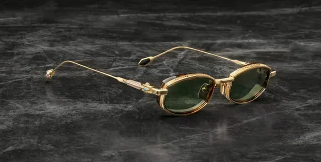 Lunettes de soleil avec cadre ovalé en métal fini or vert 9