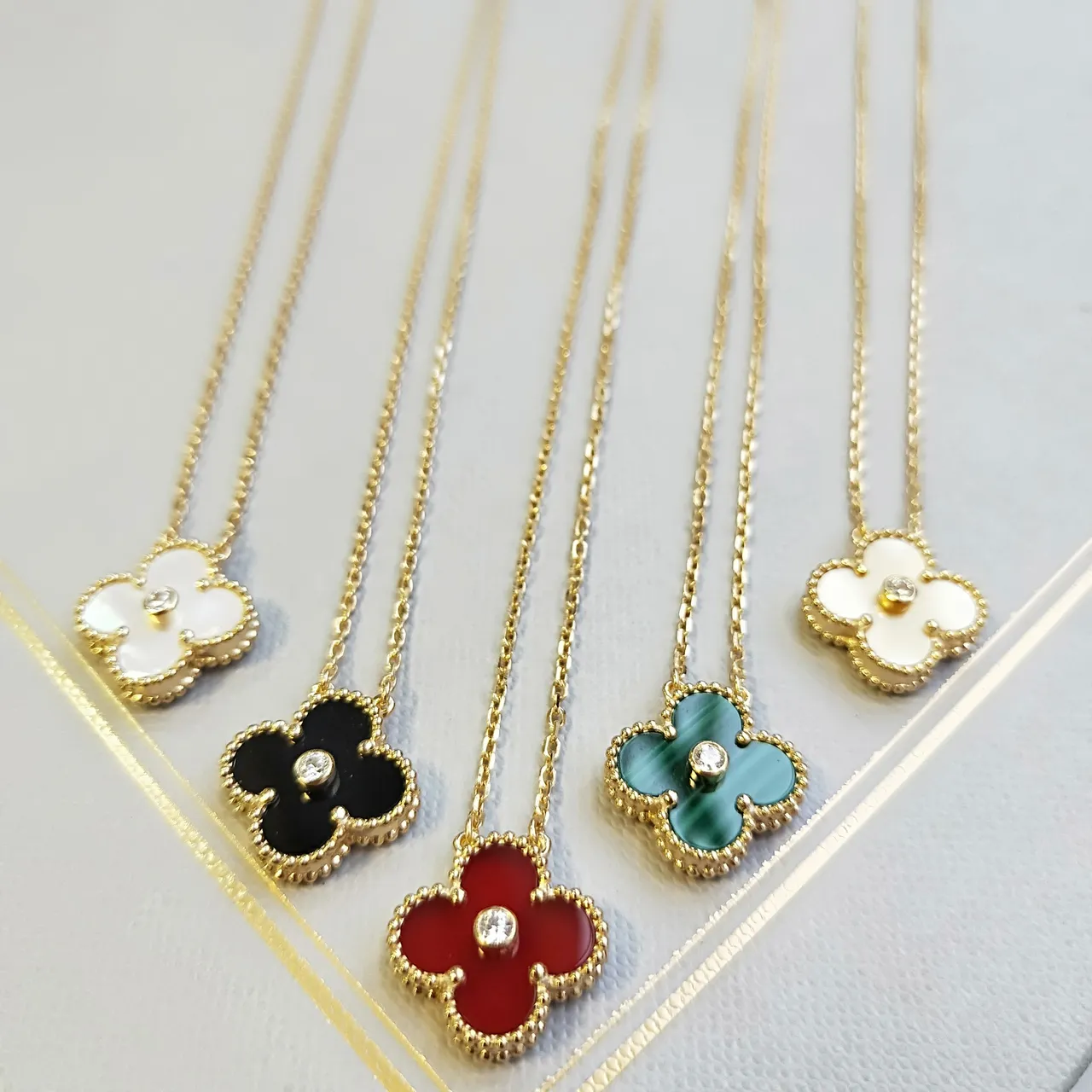 Gold Multicolor Clover-Shaped Pendant Beaded-Edge Setting Necklace 6