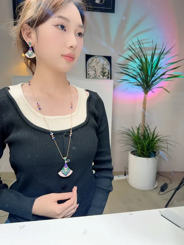 Gold Multicolor Fan-Shaped Pendant Enamel Inlay Earrings 2