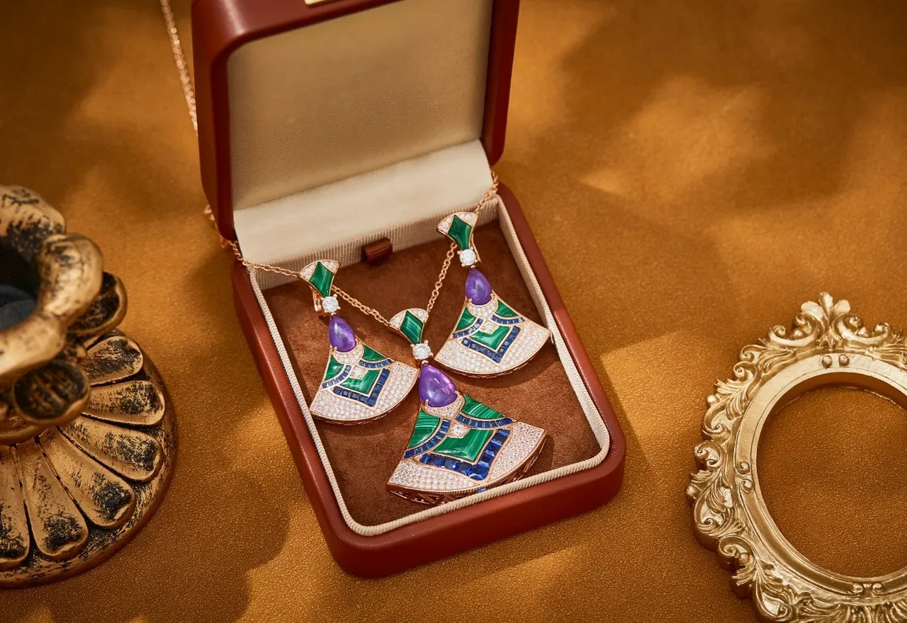 Gold Multicolor Fan-Shaped Pendant Enamel Inlay Earrings 3