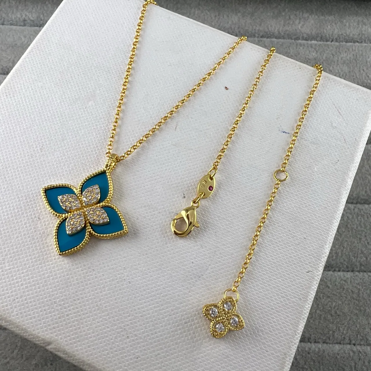 Gold Multicolor Quatrefoil Flower Pendant Enamel And Mother-of-Pearl Inlay Necklace 3