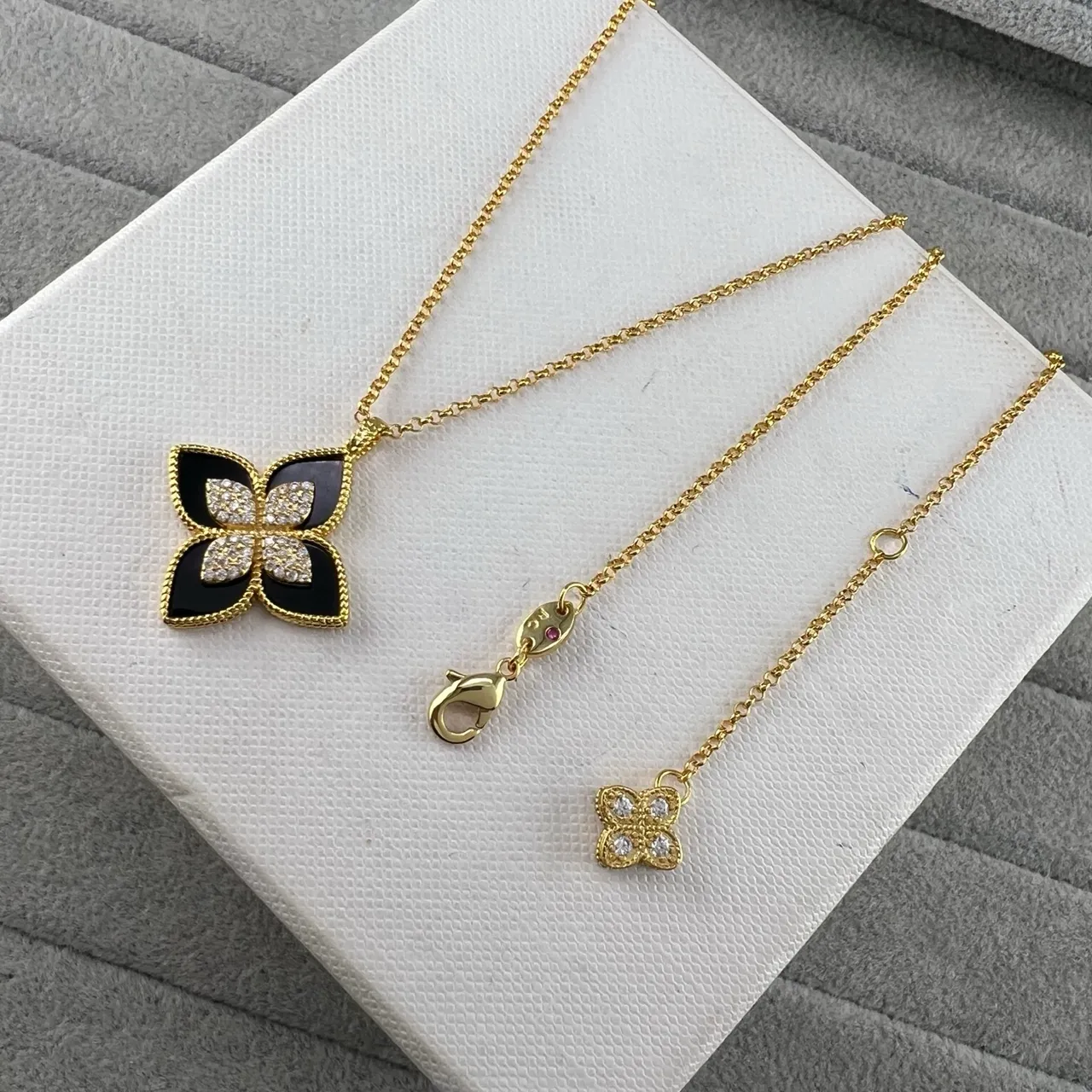Gold Multicolor Quatrefoil Flower Pendant Enamel And Mother-of-Pearl Inlay Necklace 7