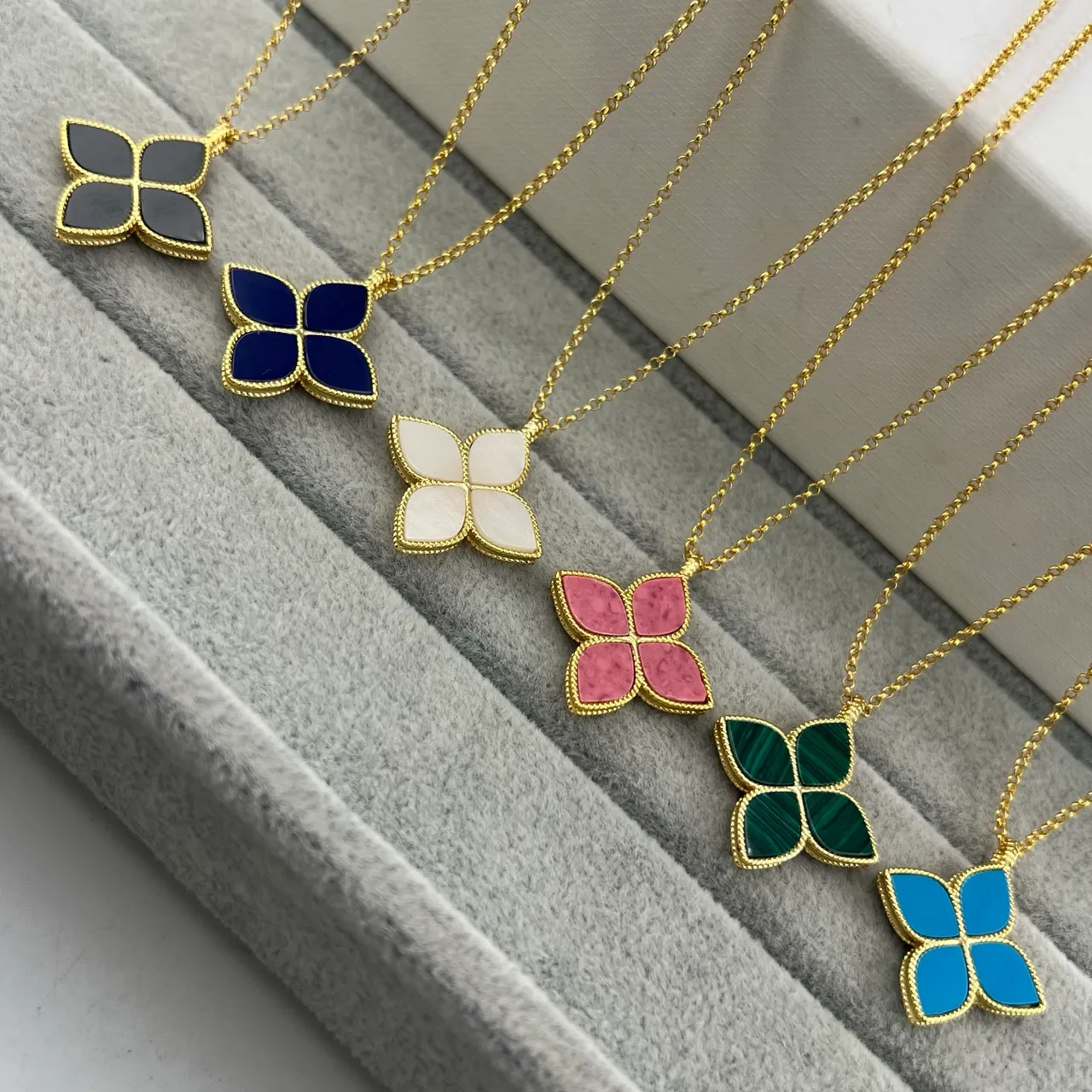 Gold Multicolor Quatrefoil Flower Pendant Enamel And Mother-of-Pearl Inlay Necklace 8