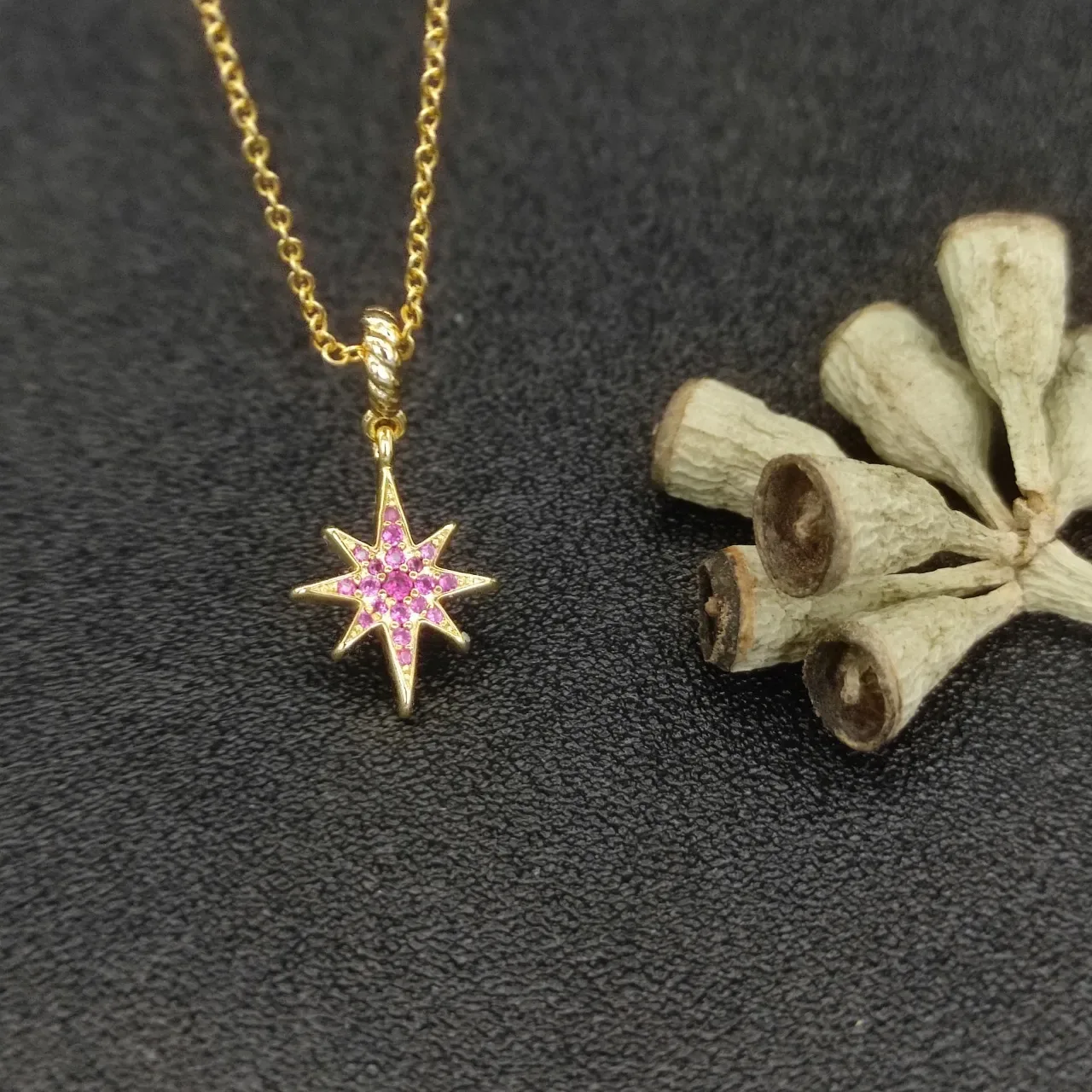 Gold Pink Chain Star-Shaped Pendant Necklace 9