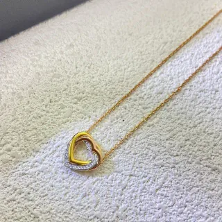 Collier pendentif double cœur en or et argent avec pierres pavées
