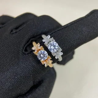 Gold Silver Floral Motif Round Solitaire Center Ring