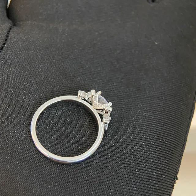 Gold Silver Floral Motif Round Solitaire Center Ring 2