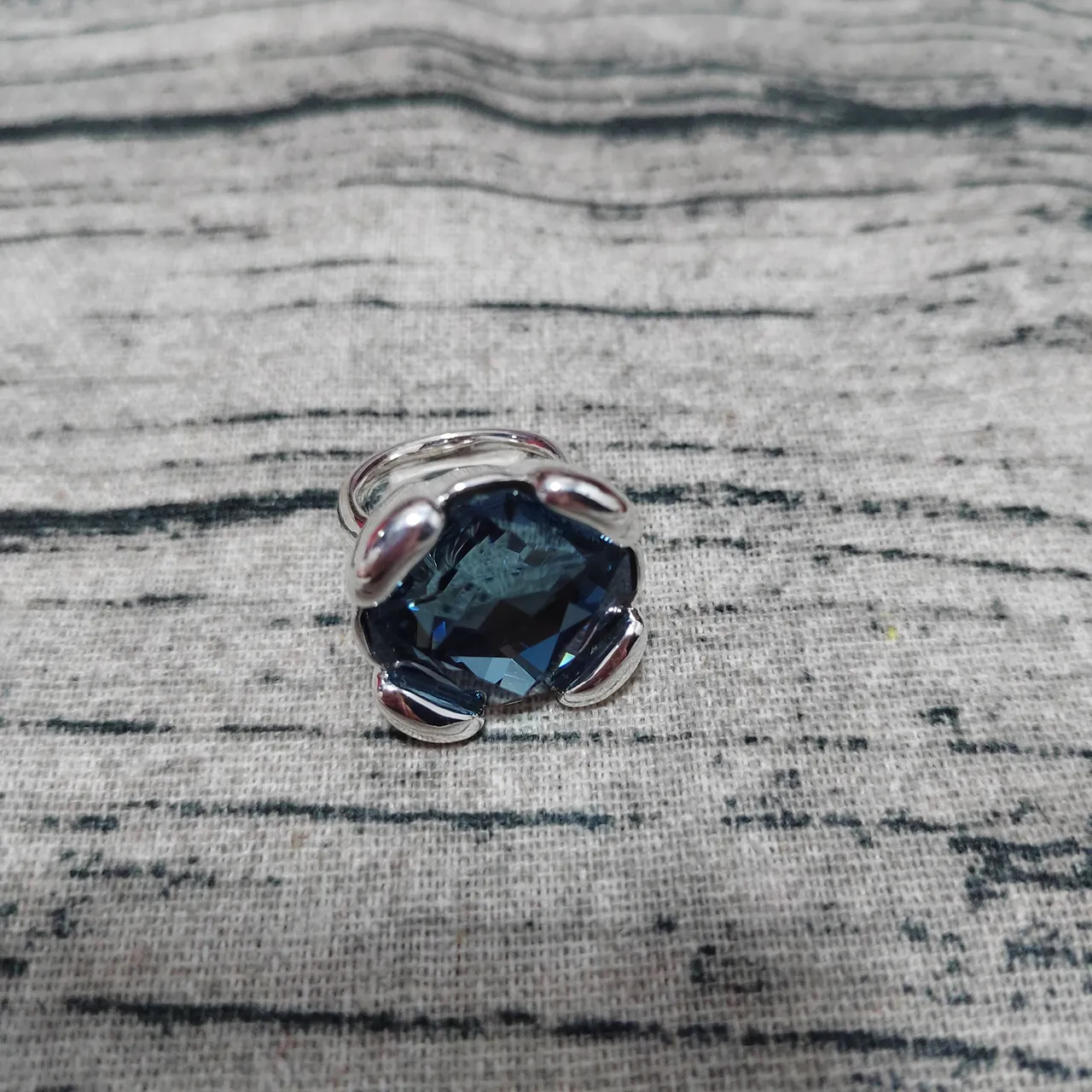 Gold-Tone Faceted Iridescent Pink Stone Rings 3