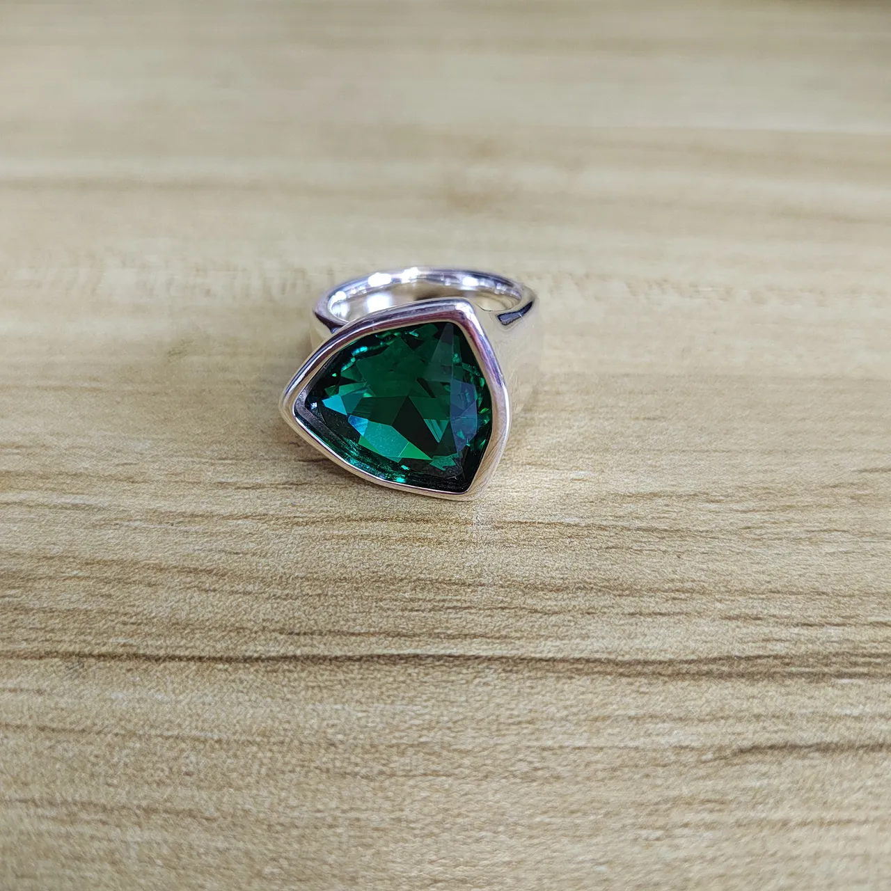 Gold-Tone Faceted Iridescent Pink Stone Rings 7
